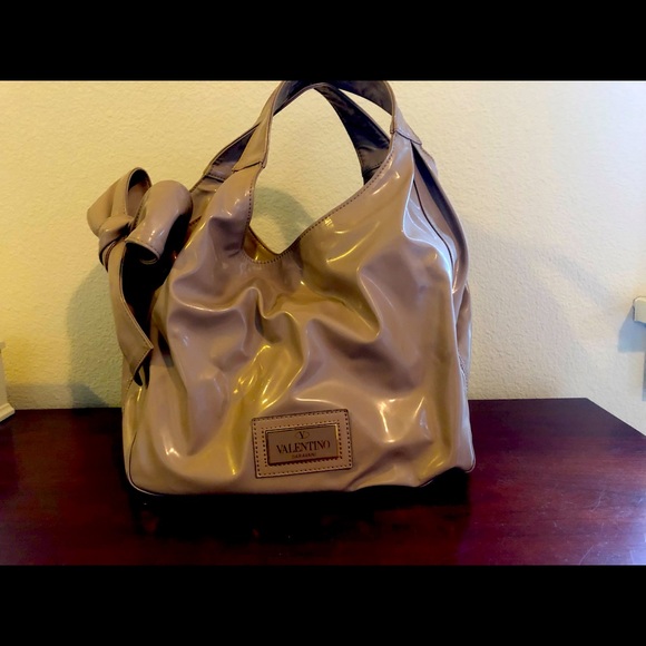Valentino bow handbag in great condition!